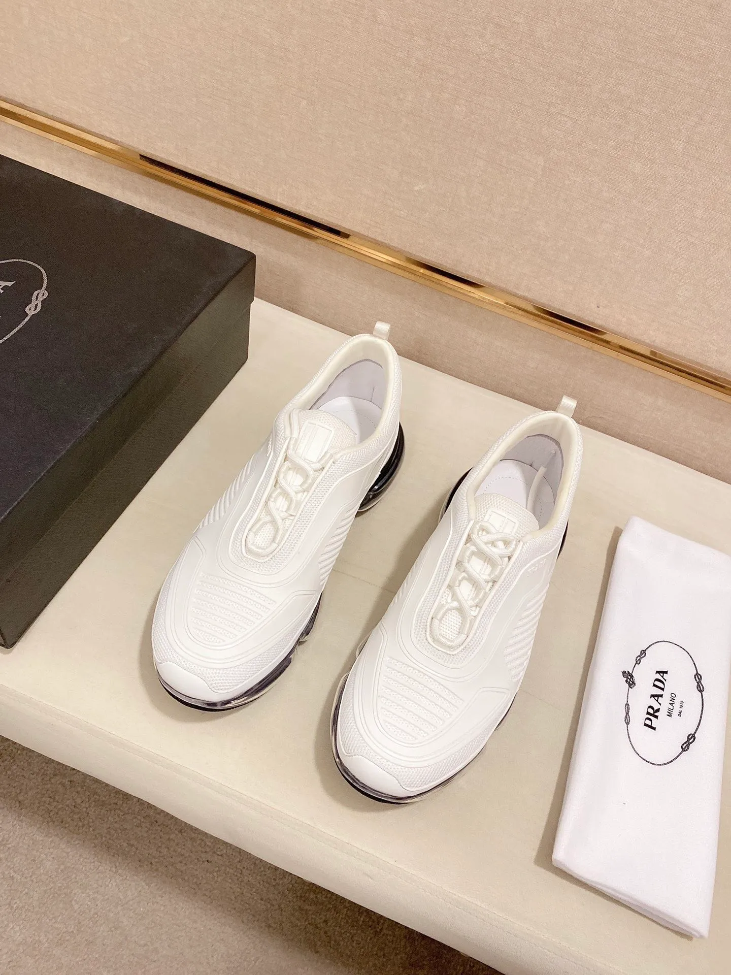 Factory price: 640💰 ✔️✔️✔️High-quality new PRADA counters are launched simultaneously. The new men's shoes and 😘fabric are made of high-tech glue-spraying technology. Lining: Full cowhide lining. 👍🏿 High-end ☄️ air-cushion molded anti-slip rubber outsole, exquisite lines, simple and elegant, comfortable and high-end for leisure travel. Code number: 38 to 45